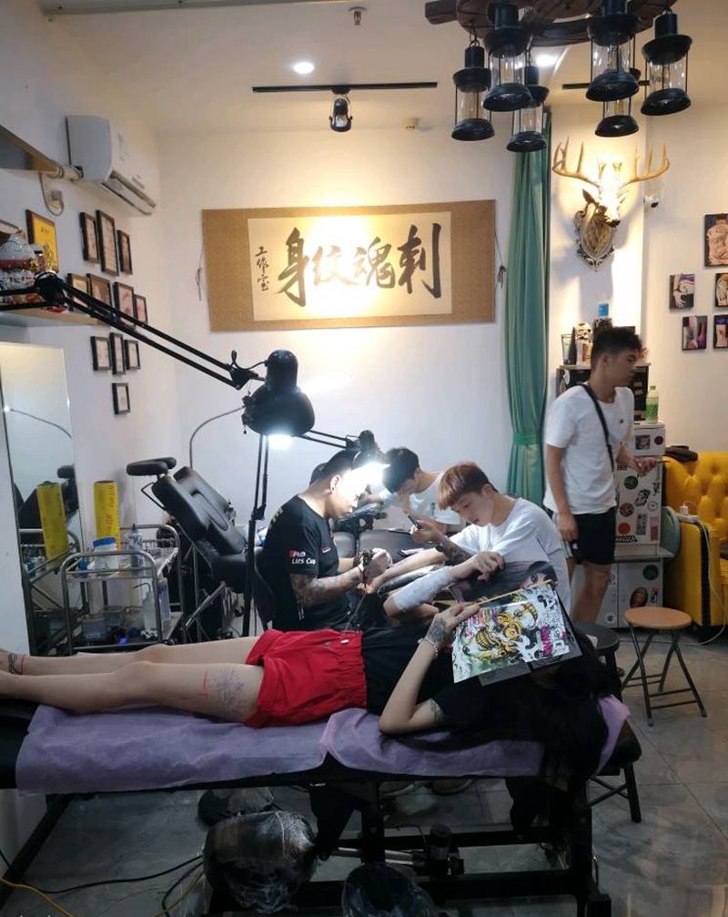 工作花絮纹身图片_手臂老传统纹身图案