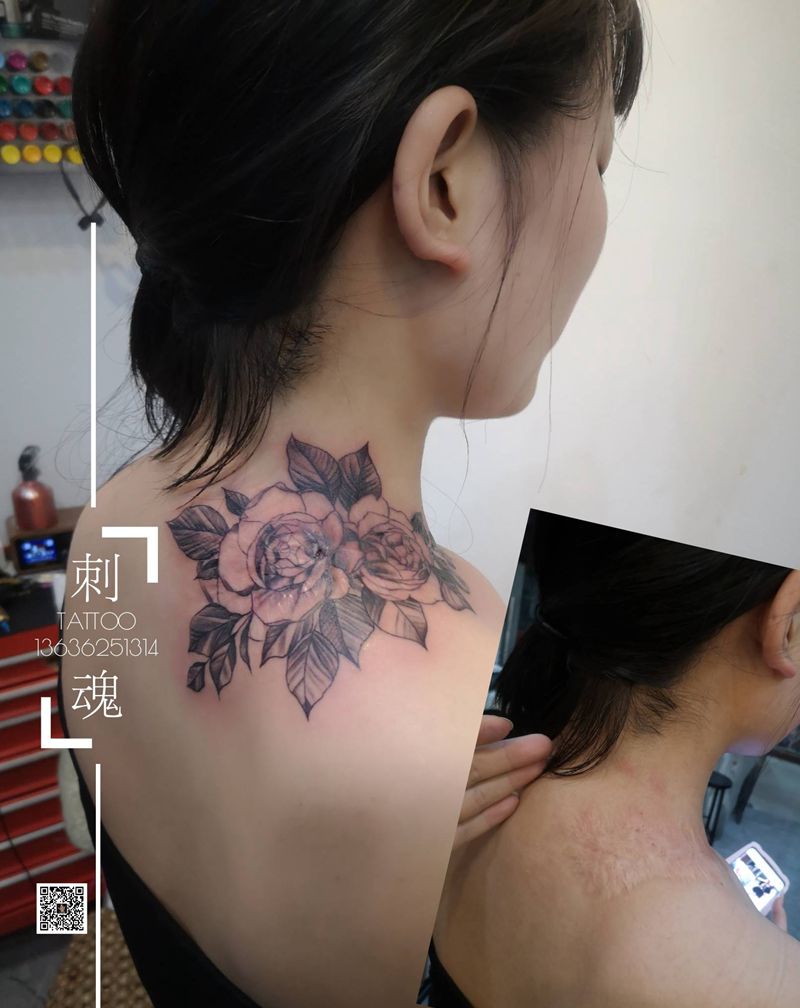 素花纹身图片_颈部几何点刺纹身图案