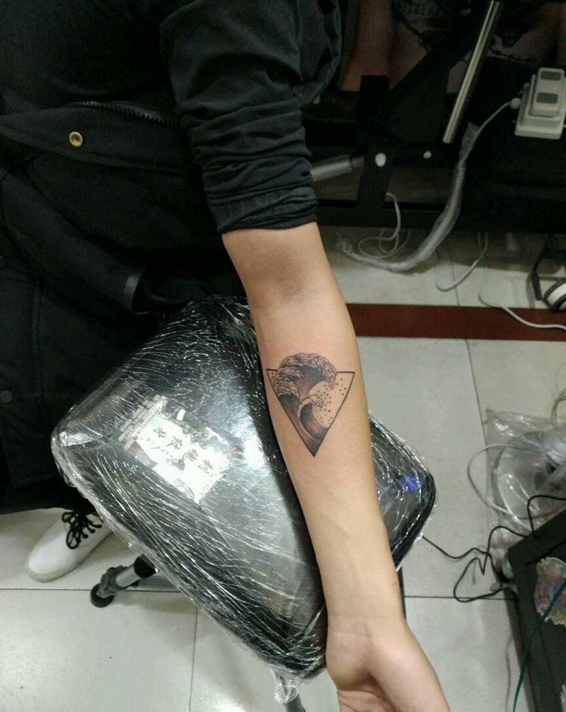 小水浪纹身图片_手臂传统几何原创花絮生活成品插画纹身图案