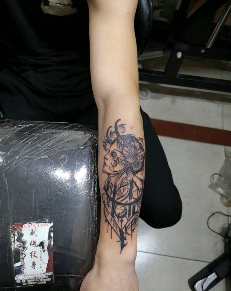 花体人物纹身图片