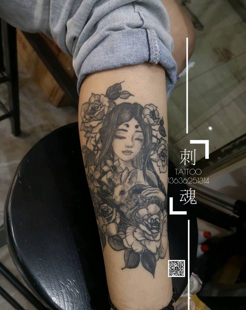 恢复一年后效果纹身图片_腿部点刺纹身图案