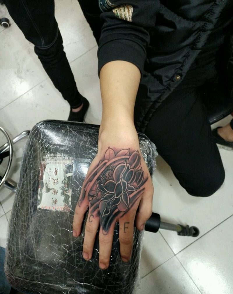 手背遮盖纹身图片_手部传统植物原创花絮生活成品插画纹身图案