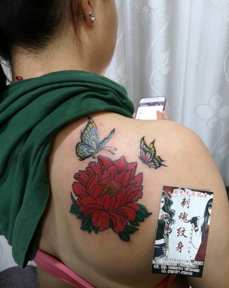 后肩牡丹蝴蝶纹身图片