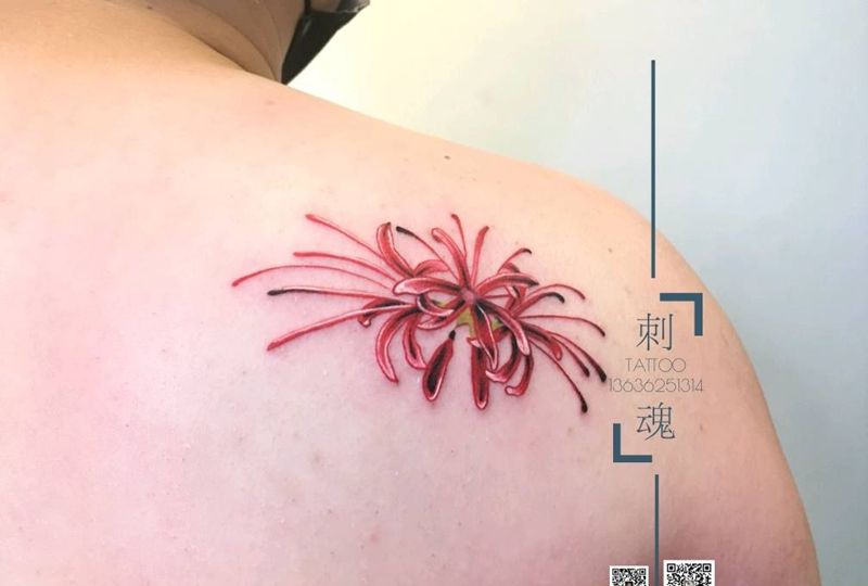 花纹身图片_肩部水彩纹身图案