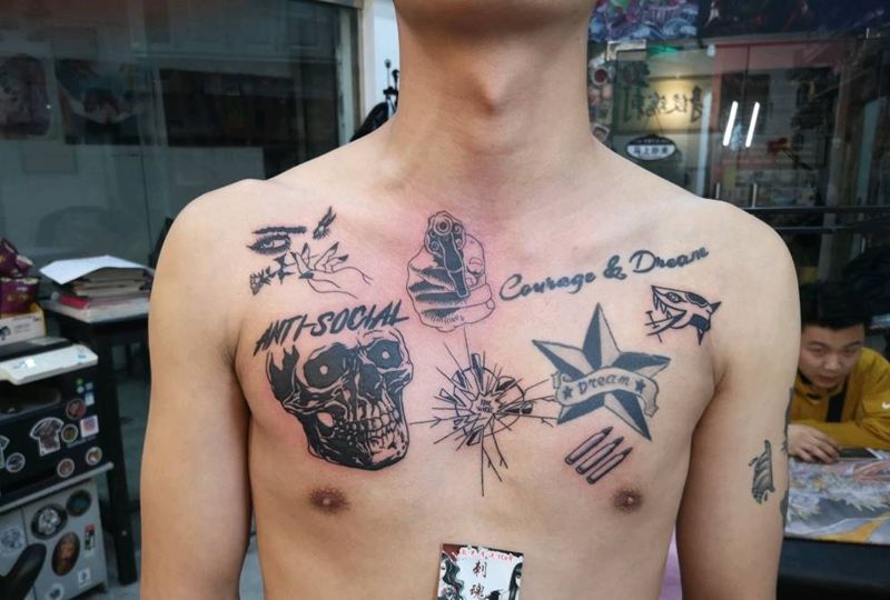 思古小花胸纹身图片_胸部Old School老传统纹身图案