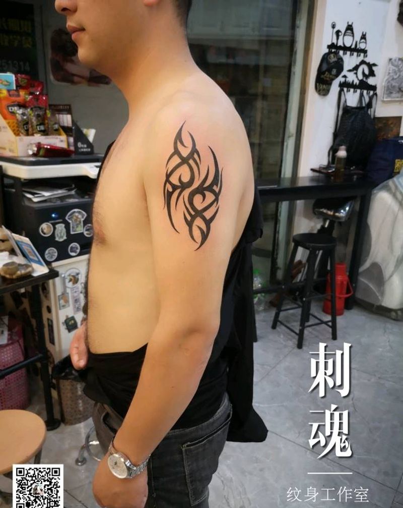 大臂图腾纹身图片_手臂图腾纹身图案
