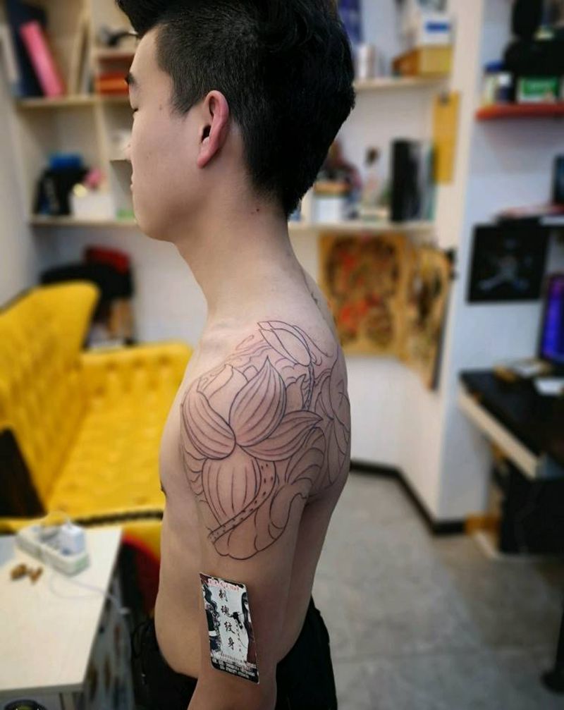 莲花荷叶纹身图片_肩部纹身图案