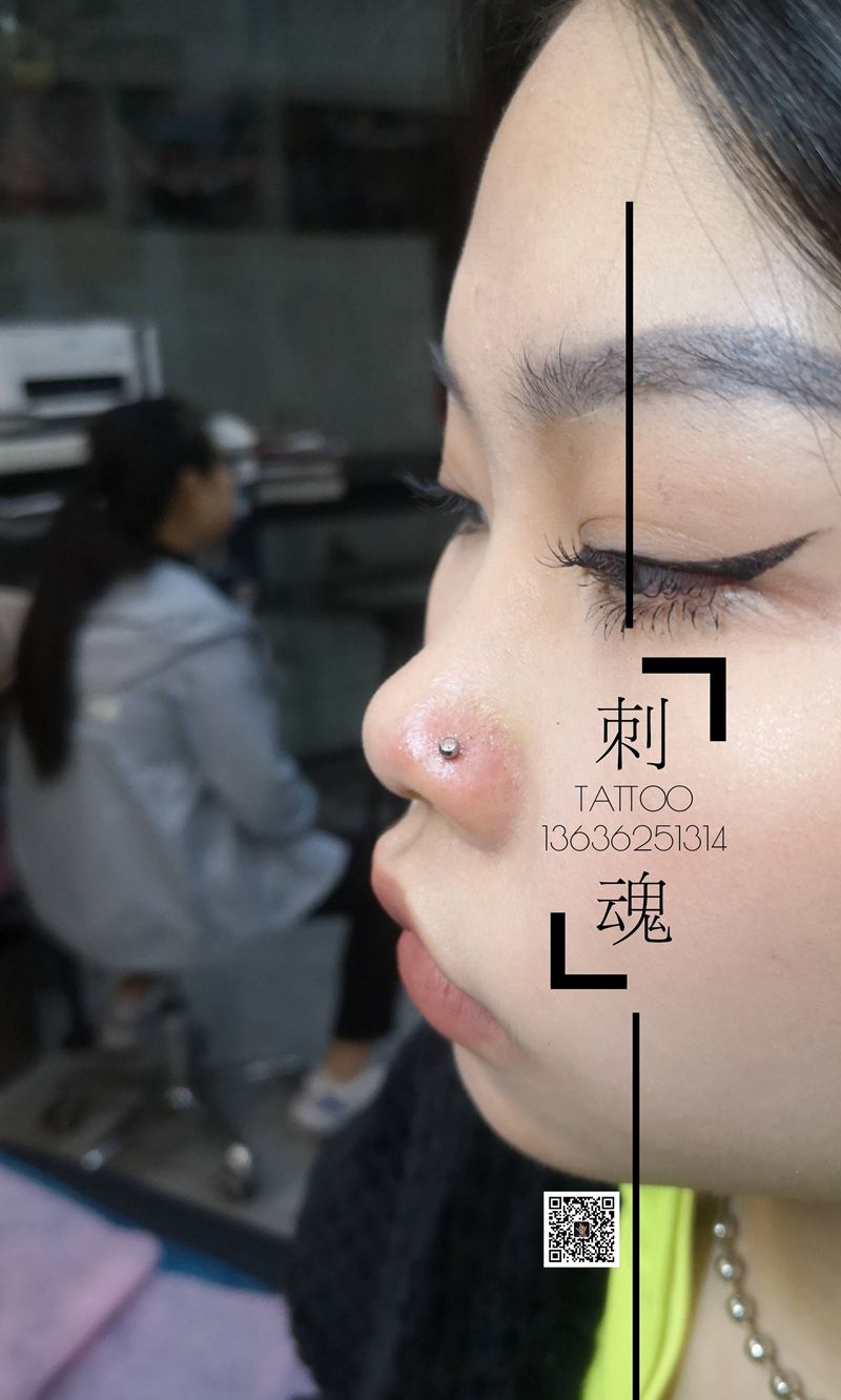 鼻钉 耳钉穿孔纹身图片_鼻钉耳钉穿孔纹身图案