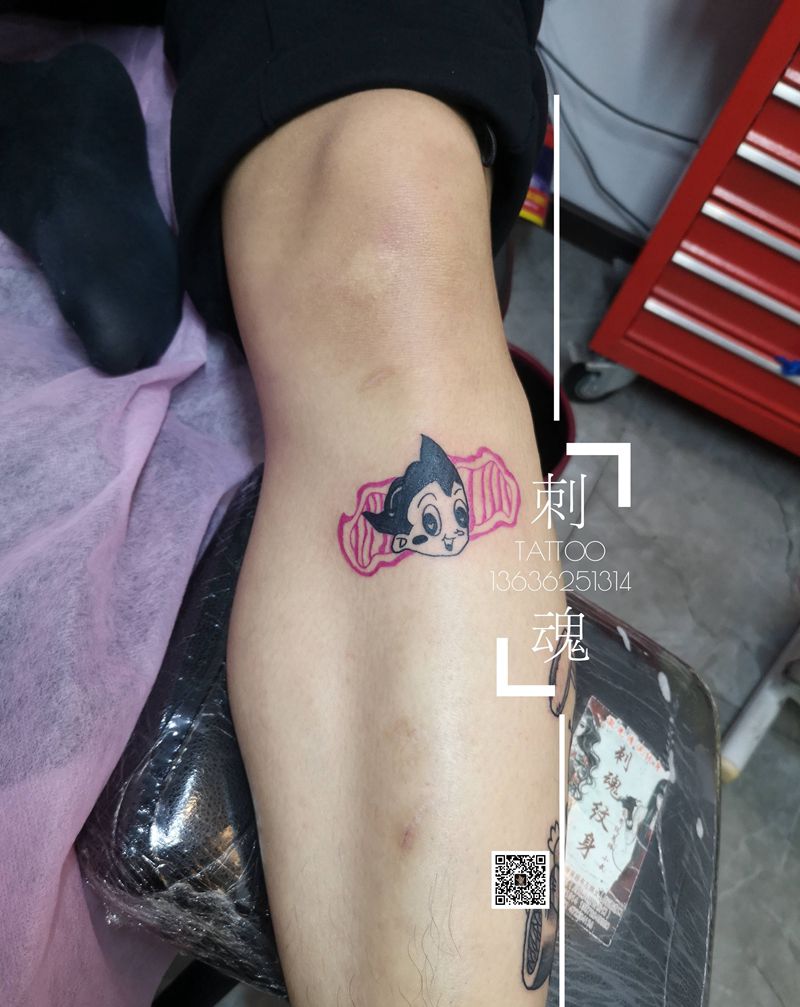 两枚小图纹身图片_手臂水彩纹身图案