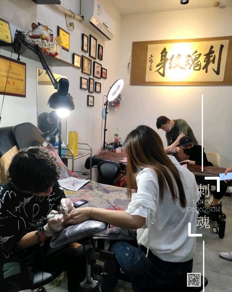 工作花絮纹身图片_手部工作花絮纹身图案