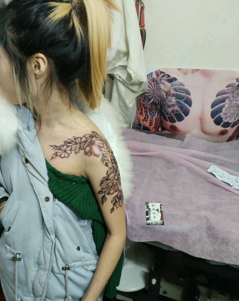 肩花纹身图片_肩部传统植物静物原创花絮成品纹身图案