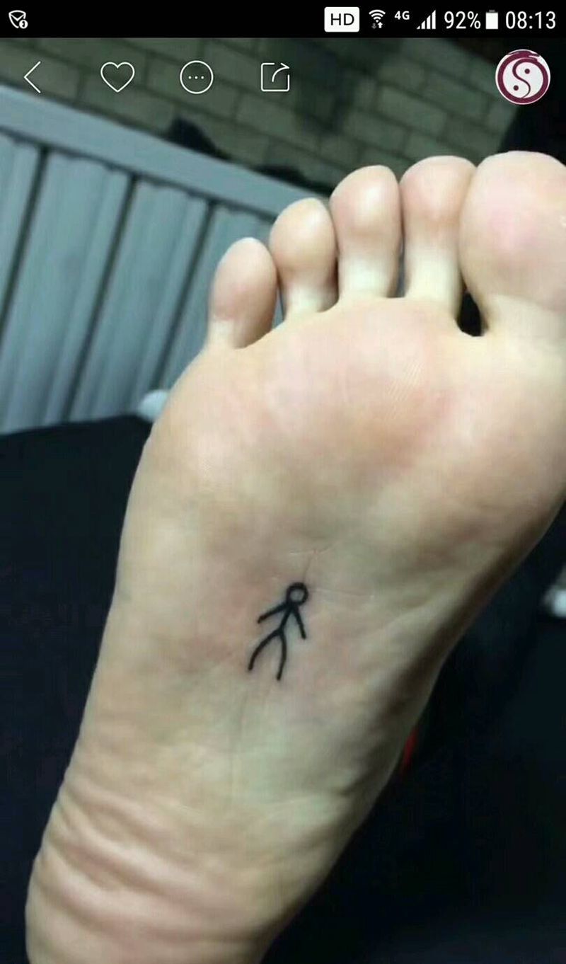 脚踩小人纹身图片_脚部清新图腾原创花絮生活成品手稿纹身图案