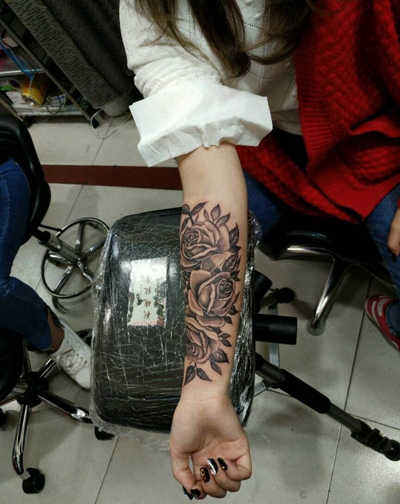 玫瑰纹身图片_手臂欧美植物原创花絮生活成品纹身图案