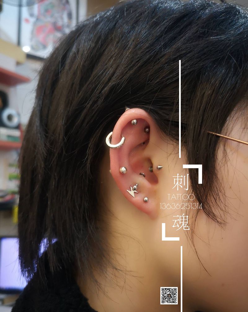 穿孔纹身图片_穿孔耳钉鼻钉纹身图案