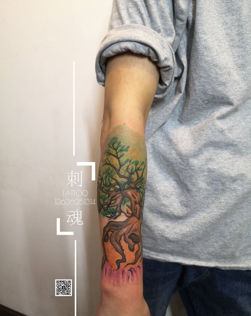 生命树纹身图片_手臂水彩纹身图案