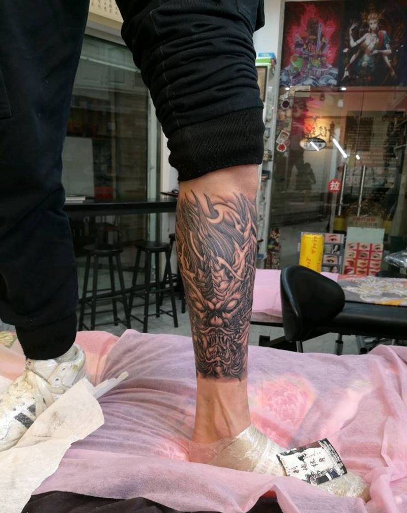 嫦娥VS龙纹身图片_腿部新传统老传统龙 人物纹身图案