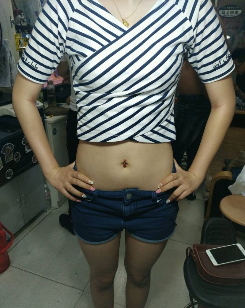 美女脐环纹身图片_腰部清新原创花絮生活成品纹身图案