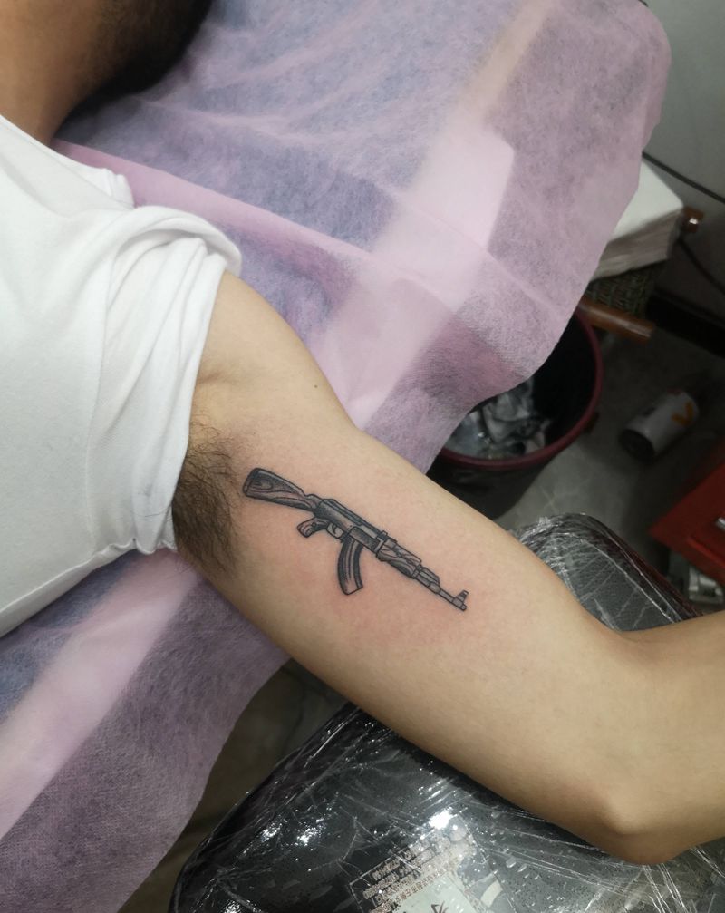 五月份作品纹身图片_背部新传统纹身图案