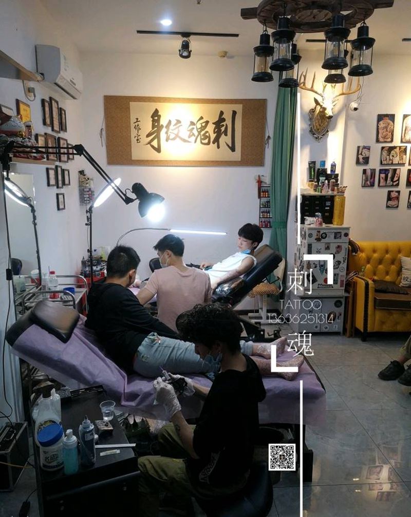 工作花絮纹身图片_手臂新传统纹身图案