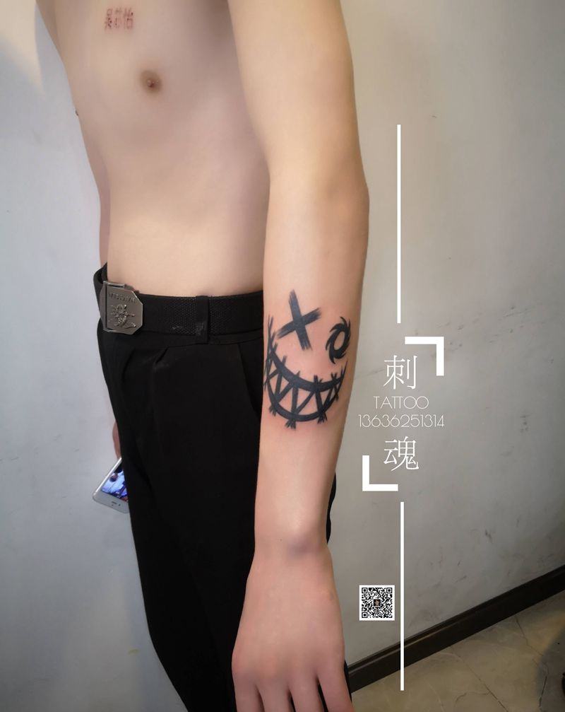 一波小图纹身图片_手臂几何纹身图案