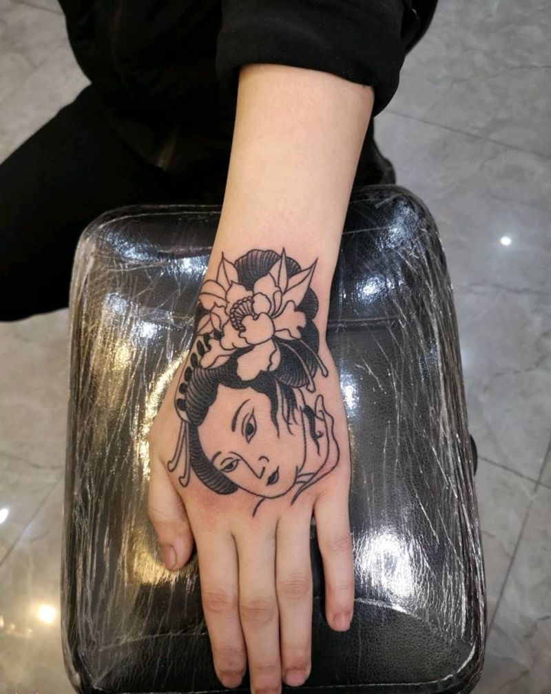 手背艺伎，纹身图片_手部Old School纹身图案