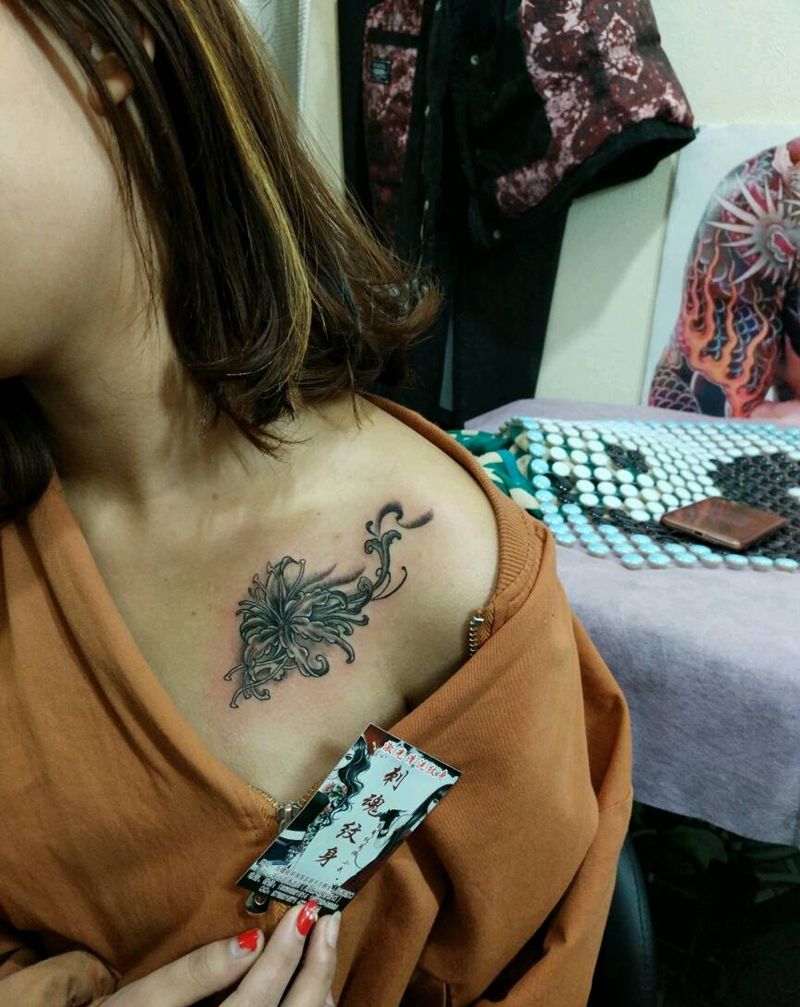 胸口彼岸花纹身图片_胸部传统清新植物静物花絮生活成品手稿插画纹身图案