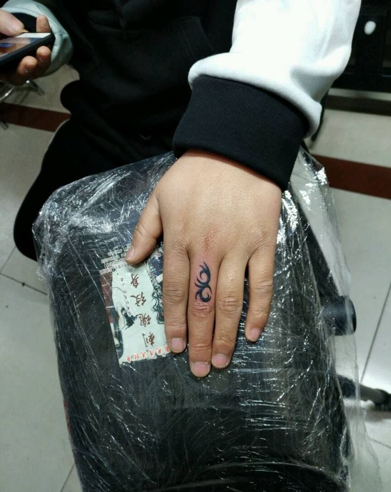 手指小图腾纹身图片_手部清新字符图腾原创花絮生活成品纹身图案