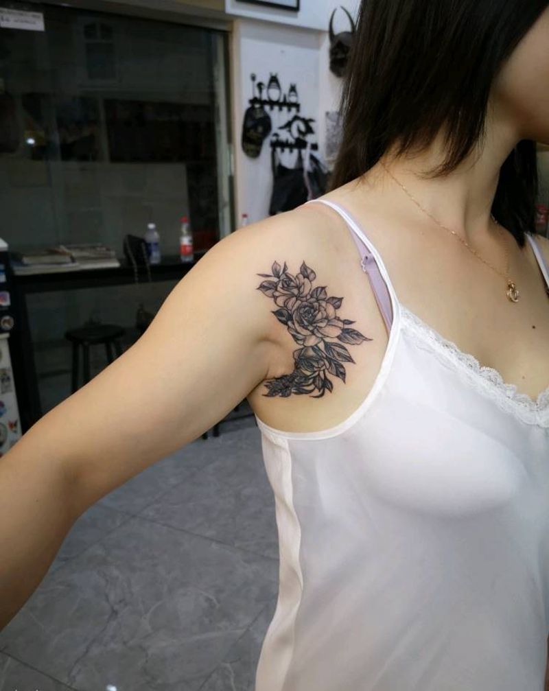 碎花纹身图片_肩部几何纹身图案