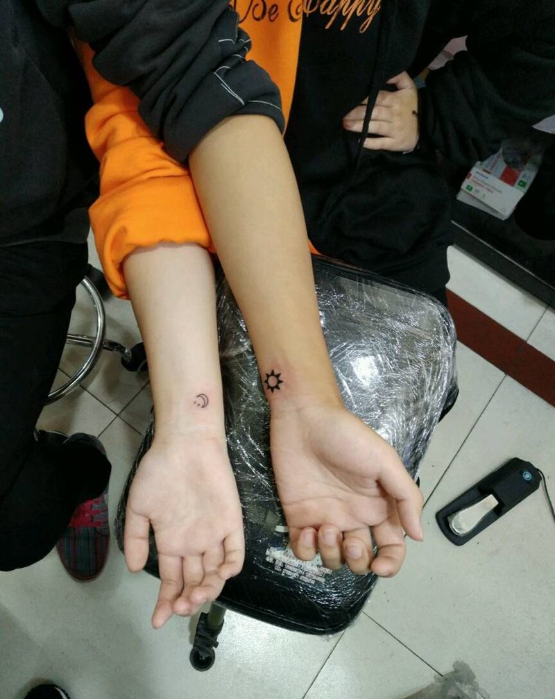 情侣小图纹身图片_手臂清新几何原创花絮生活成品手稿纹身图案