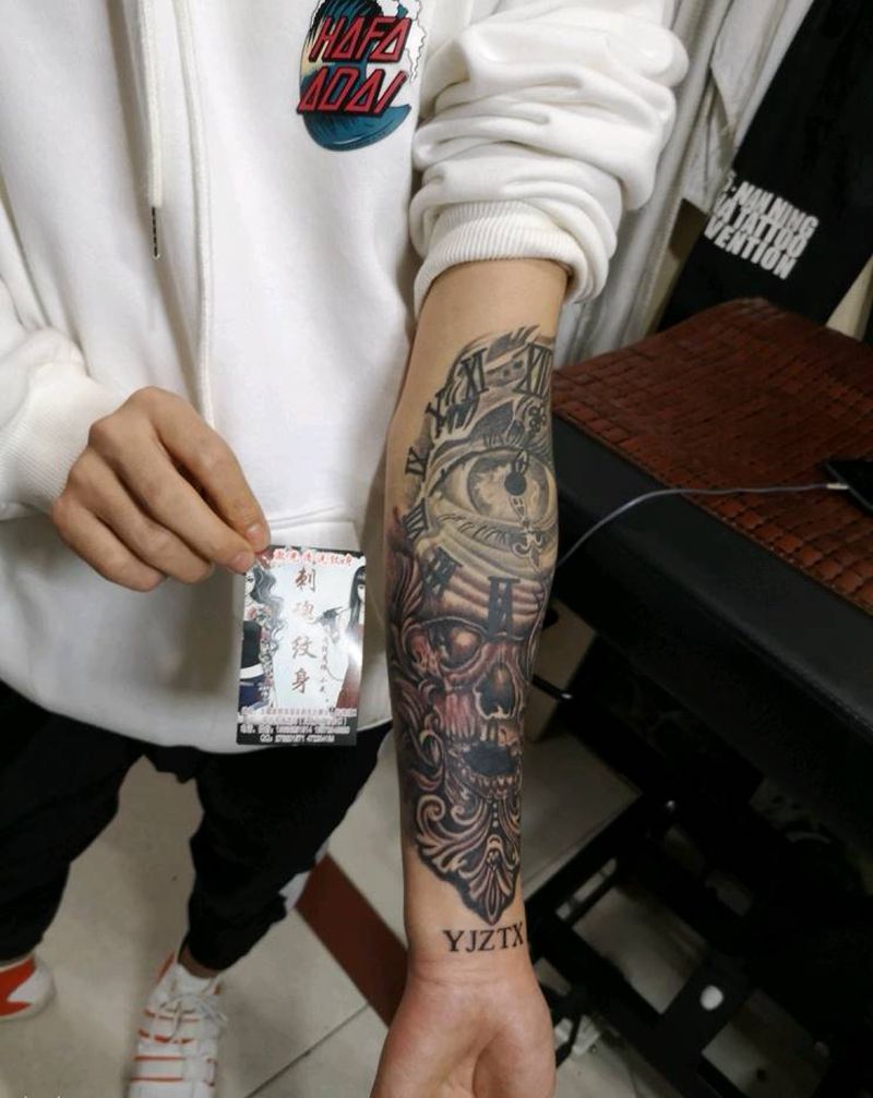 包小臂骷髅纹身图片