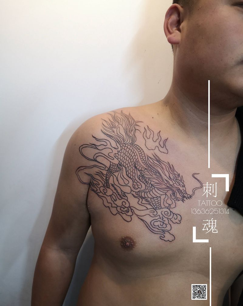 麒麟线条纹身图片_胸部几何纹身图案
