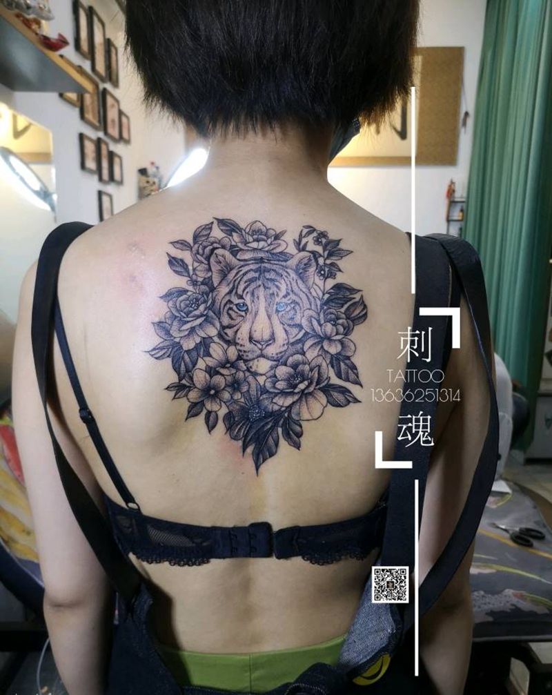 心有猛虎,细嗅蔷薇,遮盖纹身图片_背部点刺新传统纹身图案