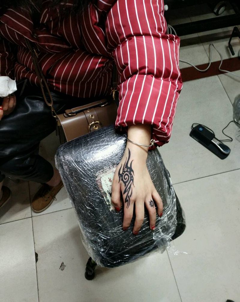 图腾走一波纹身图片