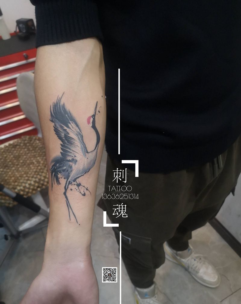 丹顶鹤纹身图片_手臂水墨纹身图案