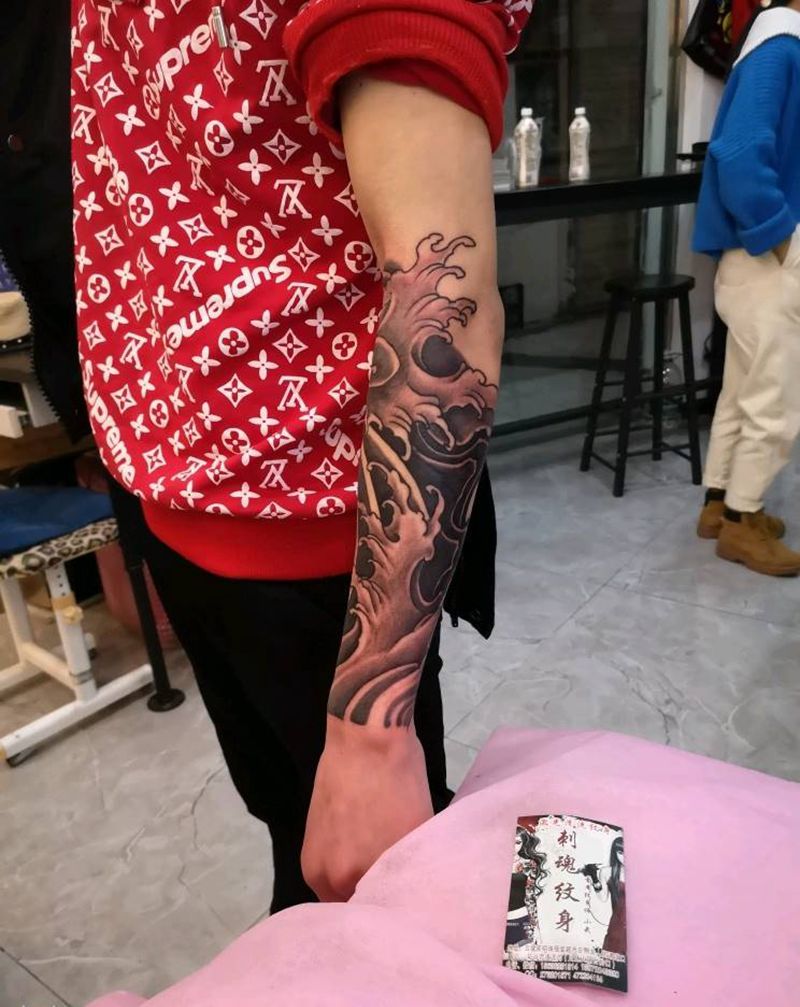 海浪小花臂纹身图片_手臂新传统图腾纹身图案