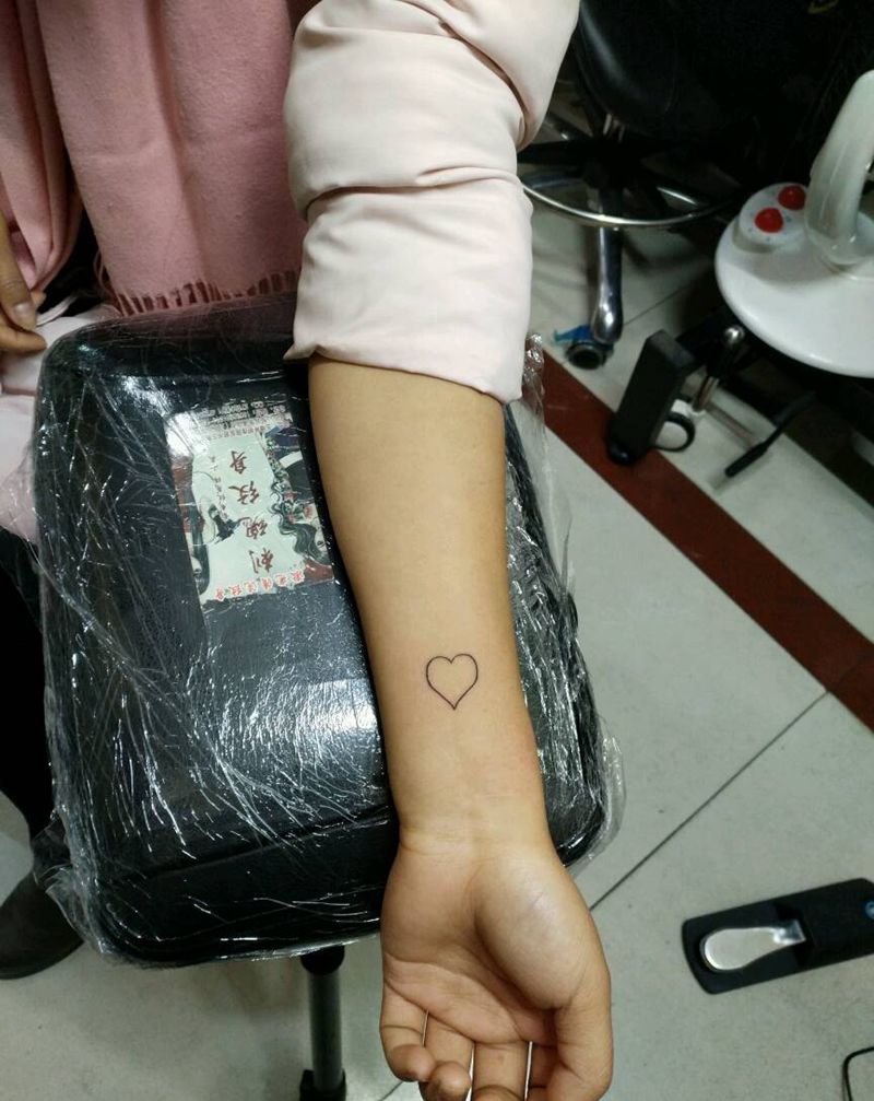 小爱心纹身图片_手部传统清新原创花絮生活成品纹身图案