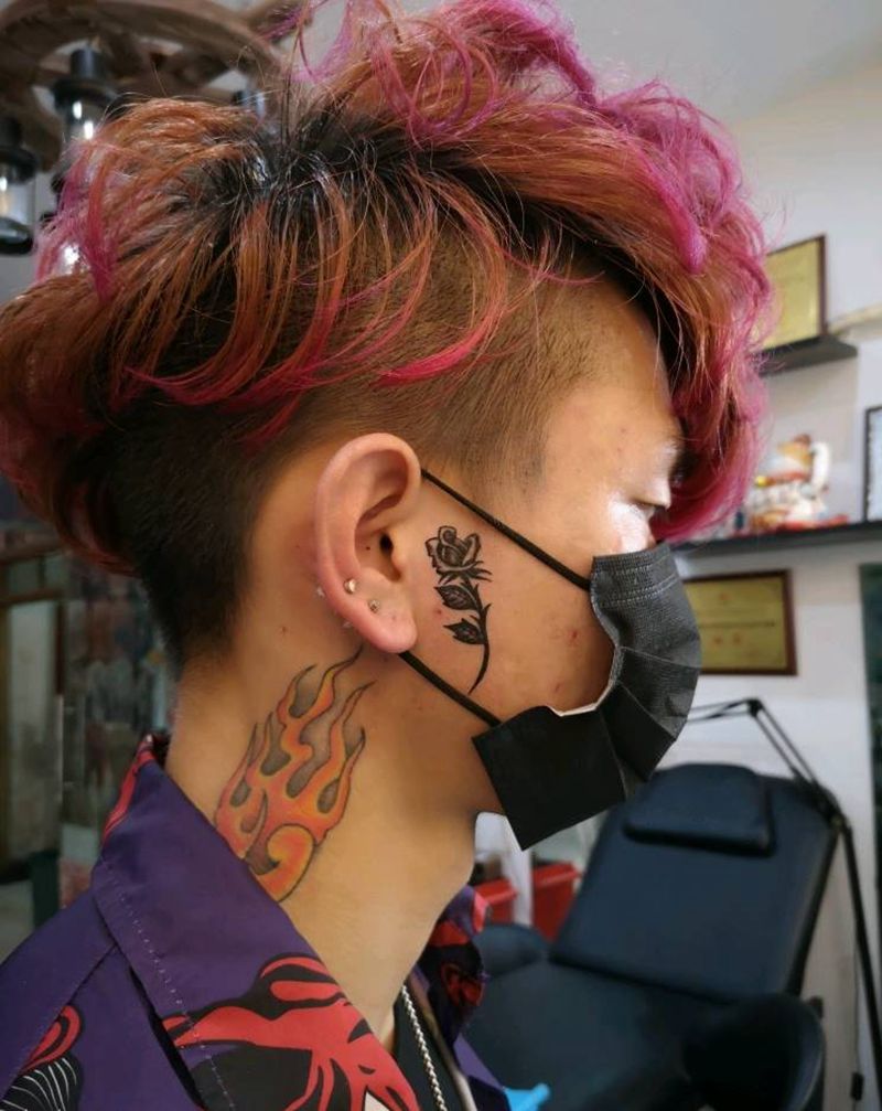 小玫瑰纹身图片_颈部图腾玫瑰纹身图案