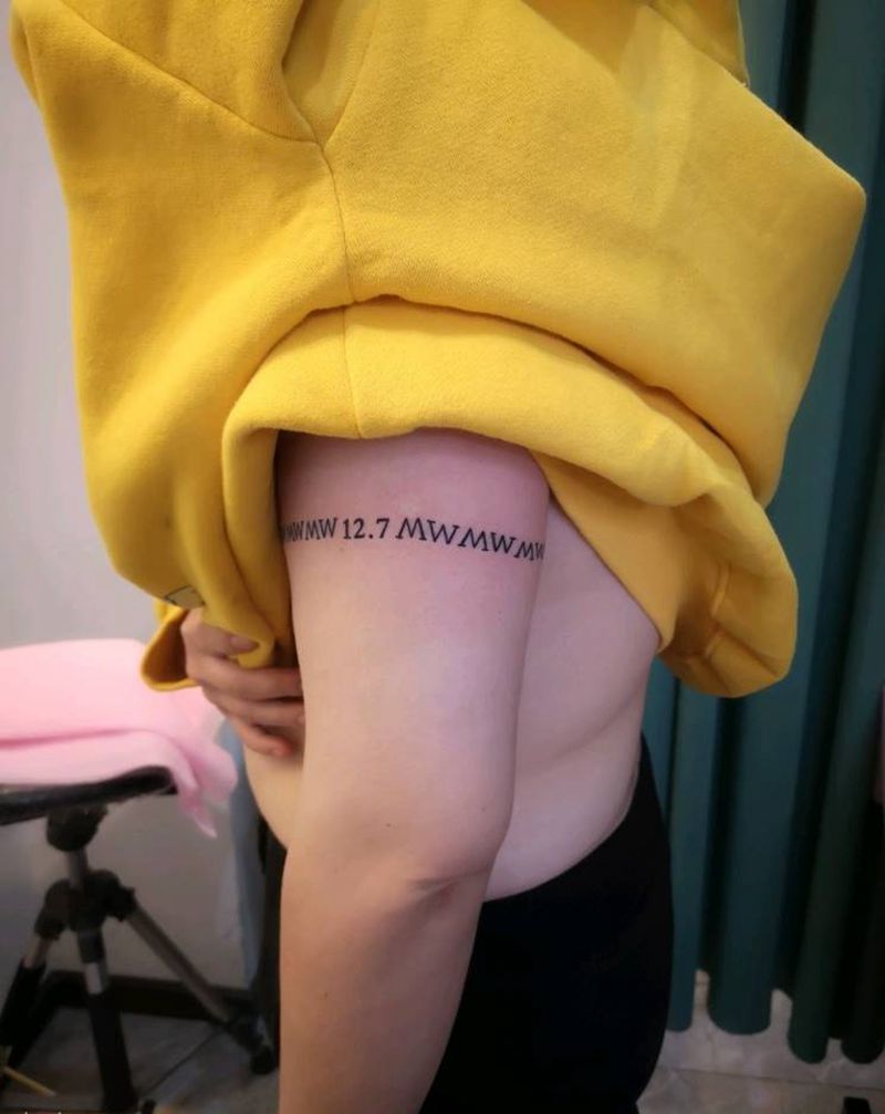 字母臂环纹身图片_手臂几何纹身图案