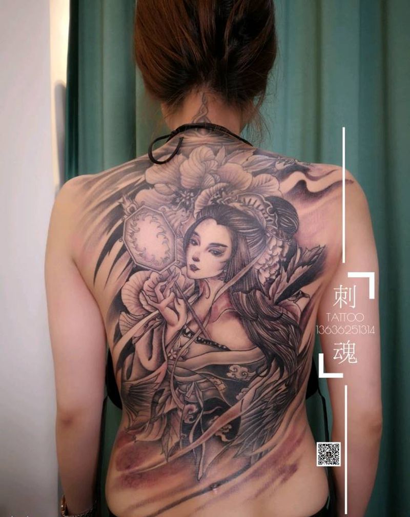 满背艺妓纹身图片_背部新传统纹身图案