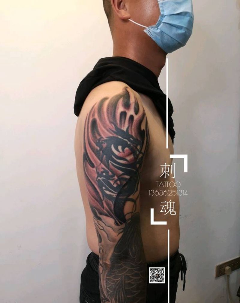 衔接背景纹身图片_手臂新传统纹身图案