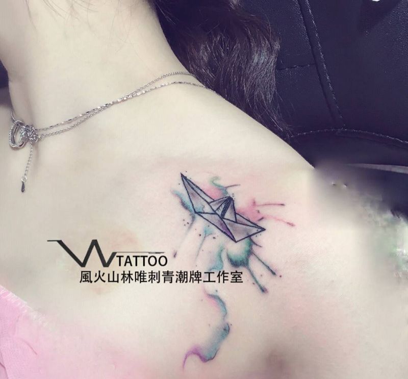 寻梦的方向纹身图片_成品插画肩部清新几何荆州唯刺青纹身图案