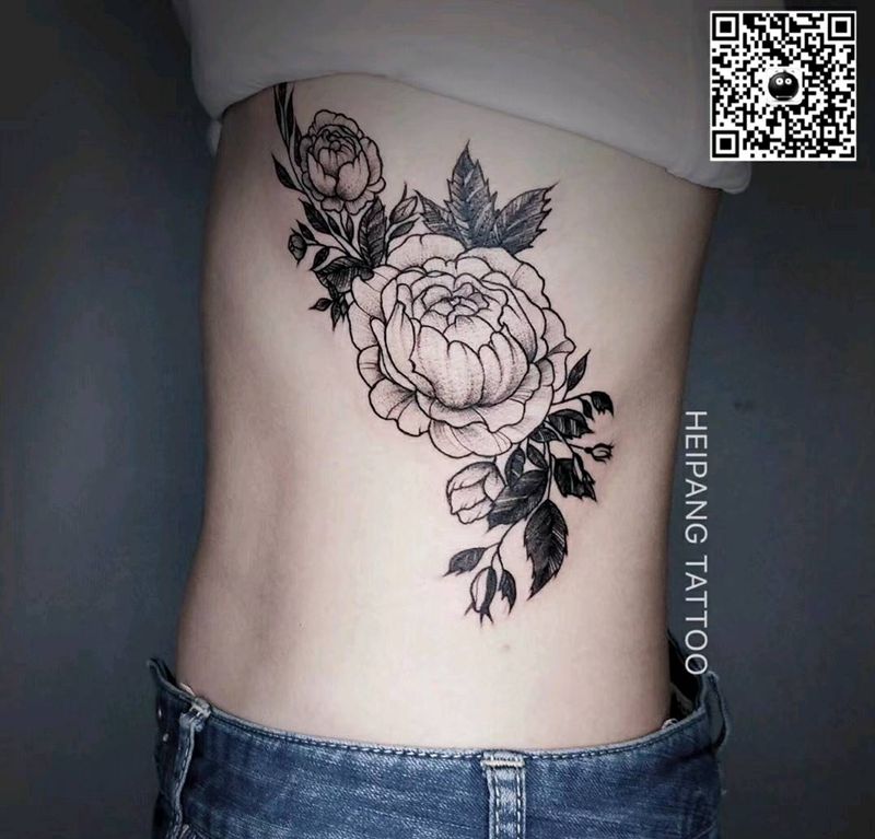 素花纹身图片_腹部纹身图案