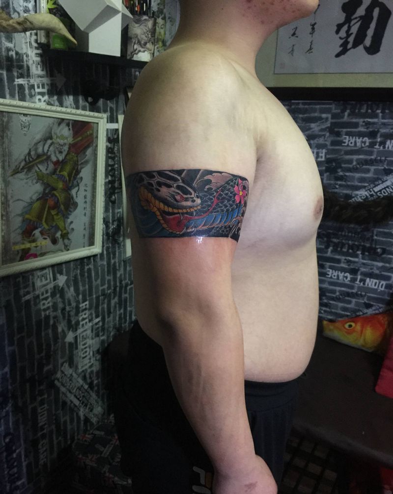 日式臂环蛇纹身图片_手臂老传统新传统纹身图案