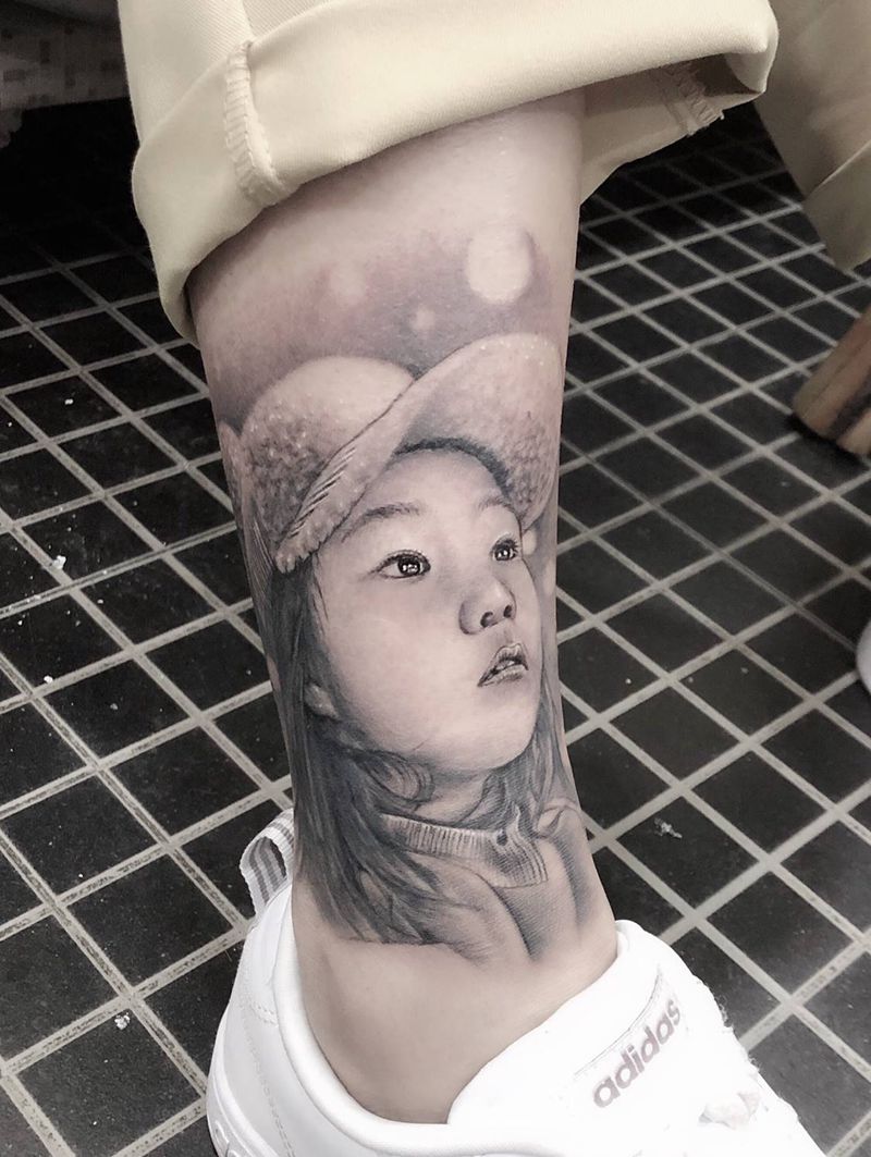 女儿肖像遮盖旧纹身纹身图片_腿部欧美写实纹身图案