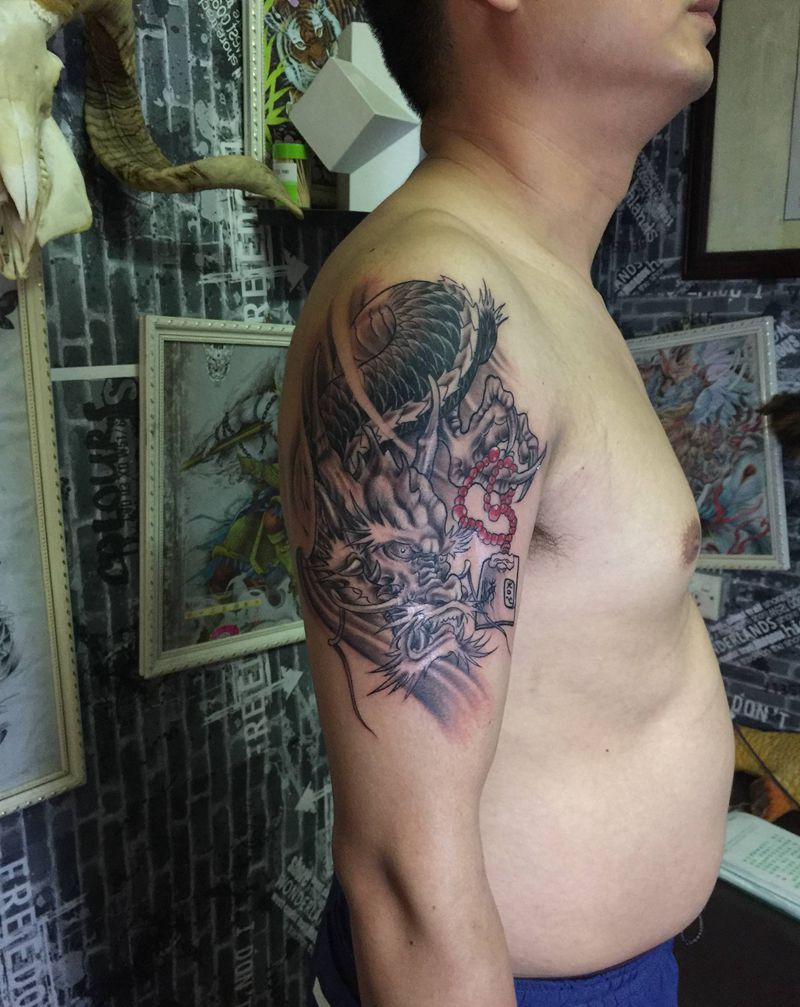 龙纹身图片_肩部新传统纹身图案