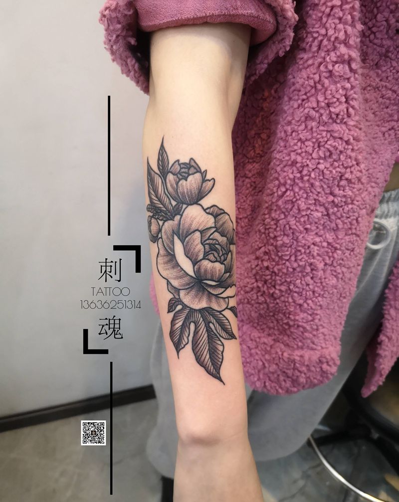 素花纹身图片_手部几何新传统纹身图案