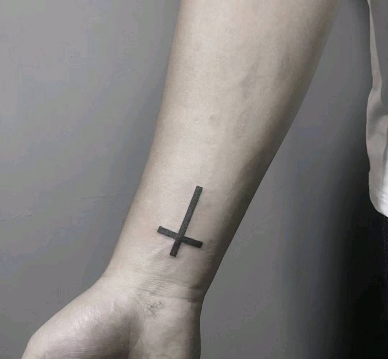 十字架纹身图片