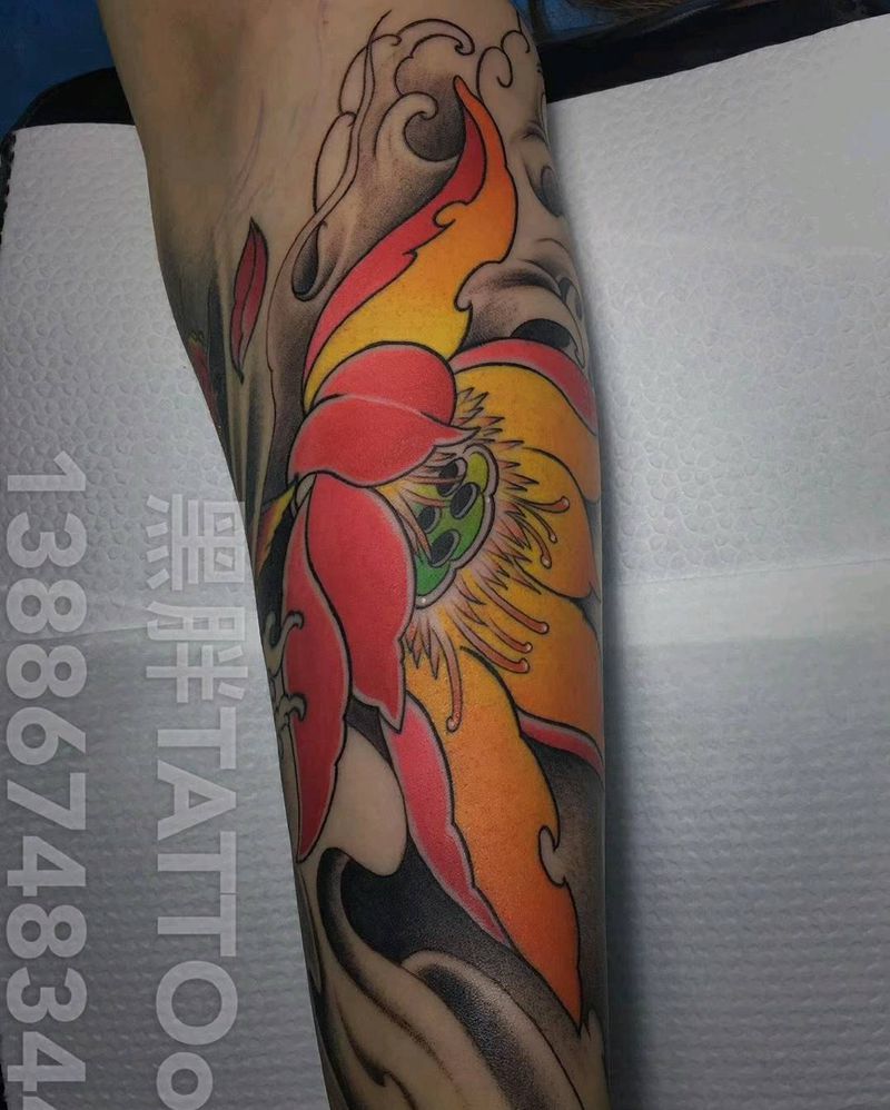 小臂莲花纹身图片