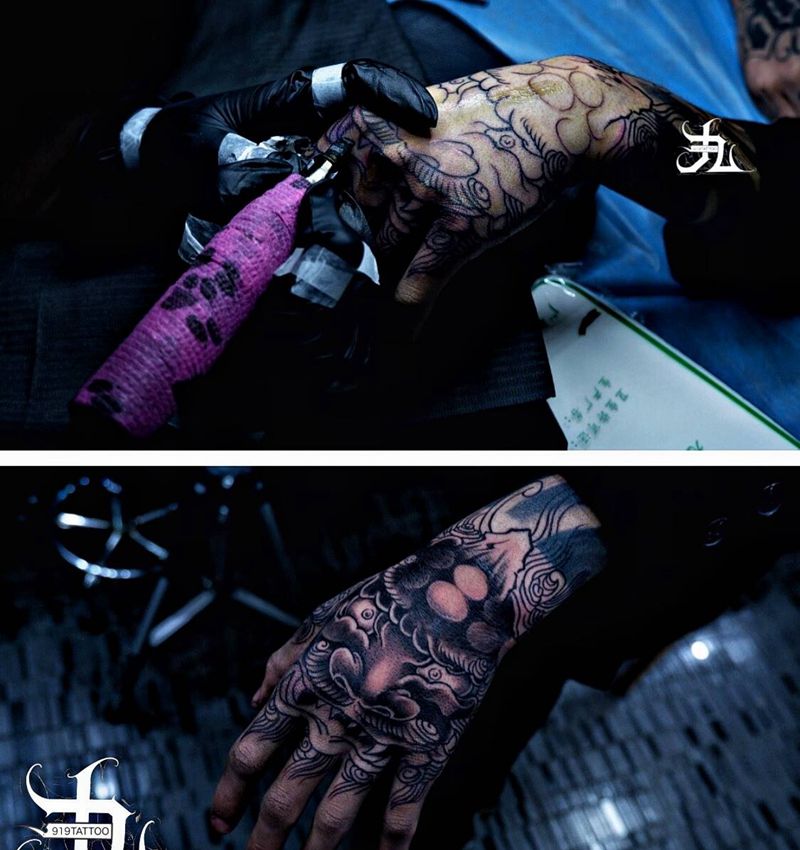 手背唐狮子纹身图片_手部新传统纹身图案