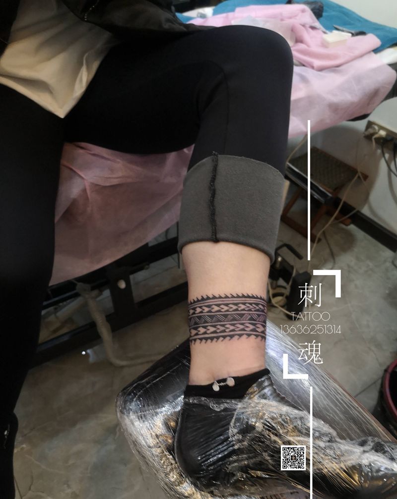 腿环纹身图片_腿部图腾纹身图案